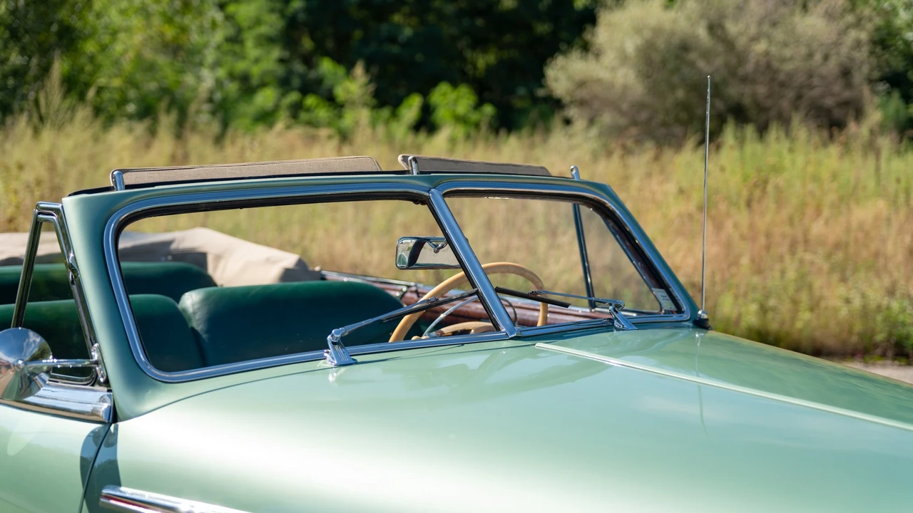 1942 Oldsmobile Custom Cruiser - Image 27 of 31