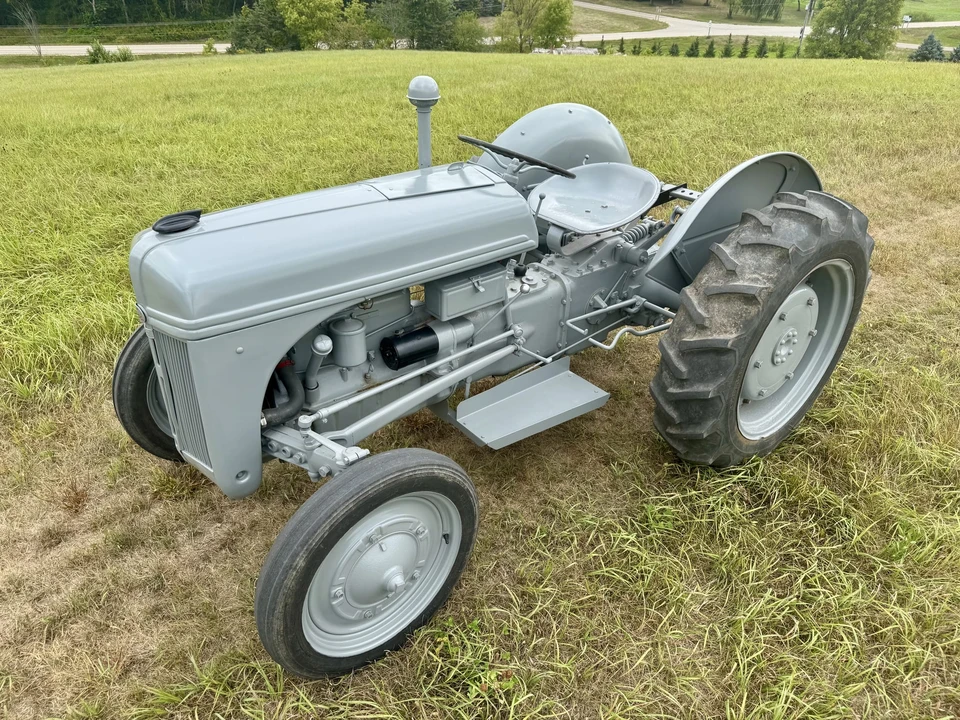 1944 Ford Tractor - Image 2 of 31