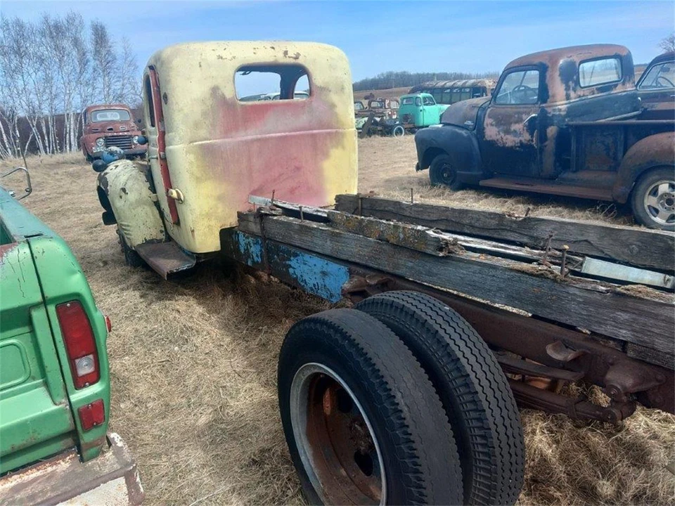 1946 Dodge T/V/W Series - Image 3 of 17