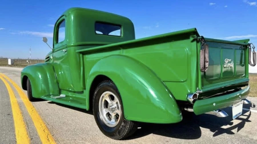 1946 Ford Pickup (1940-1947) - Image 2 of 18