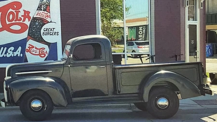 1946 Ford Pickup (1940-1947) - Image 2 of 11