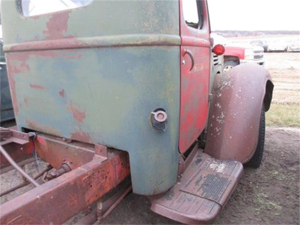 1946 International - Image 4 of 8