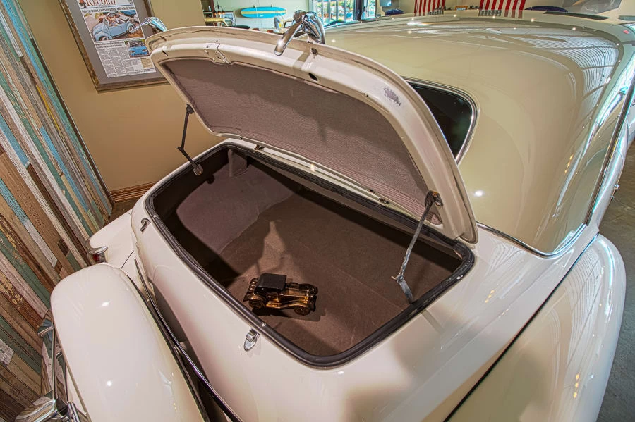 1946 Lincoln Continental 1st Gen - Image 12 of 12