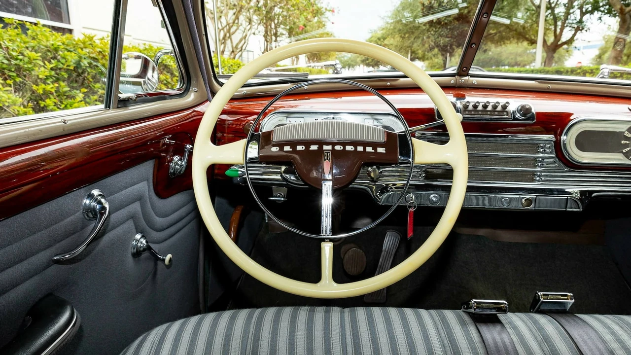 1946 Oldsmobile 98 - Image 6 of 31