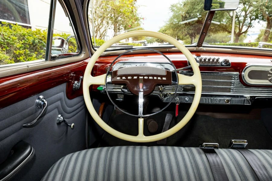 1946 Oldsmobile 98 - Image 15 of 31