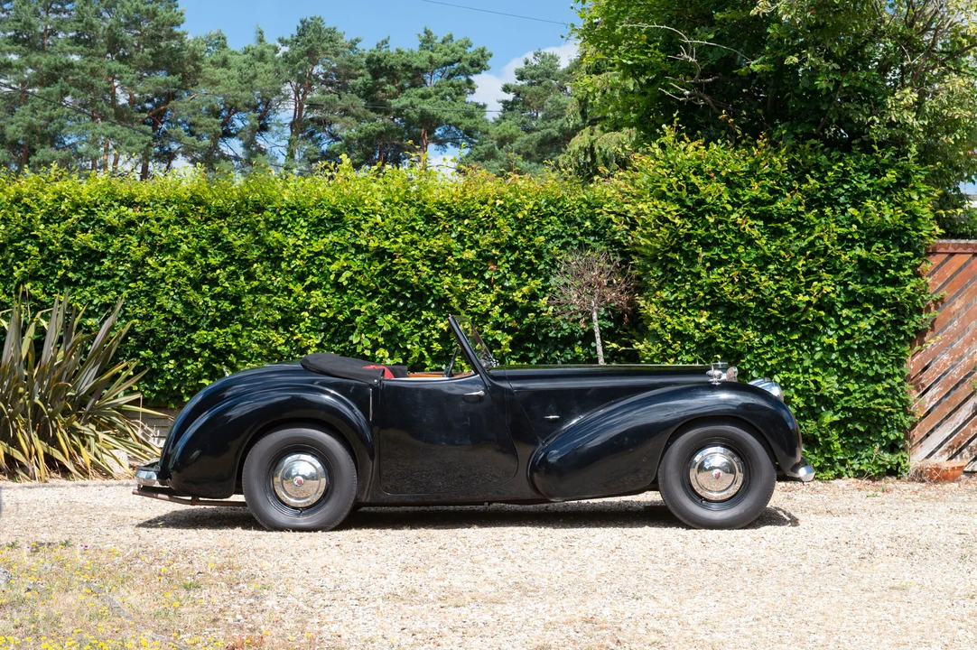 1946 Triumph 1800 Roadster - Image 2 of 12