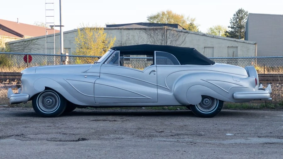 1947 Buick Roadmaster - Image 2 of 14