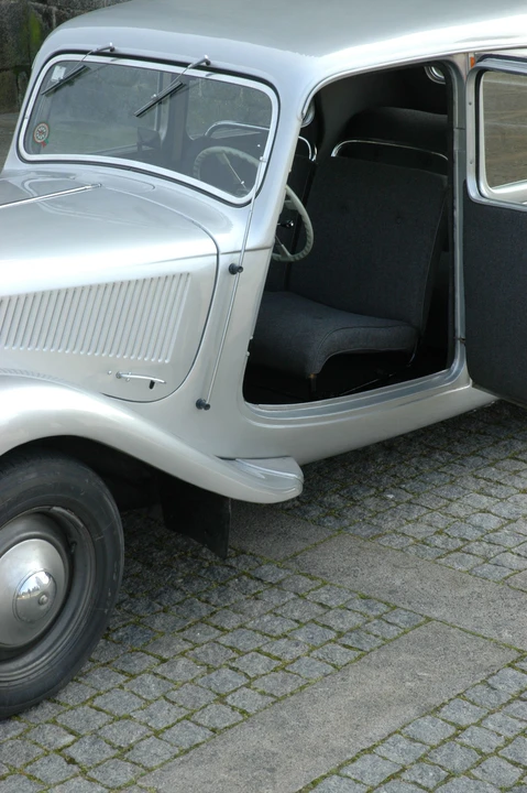 1947 Citroen Traction Avant - Image 3 of 3
