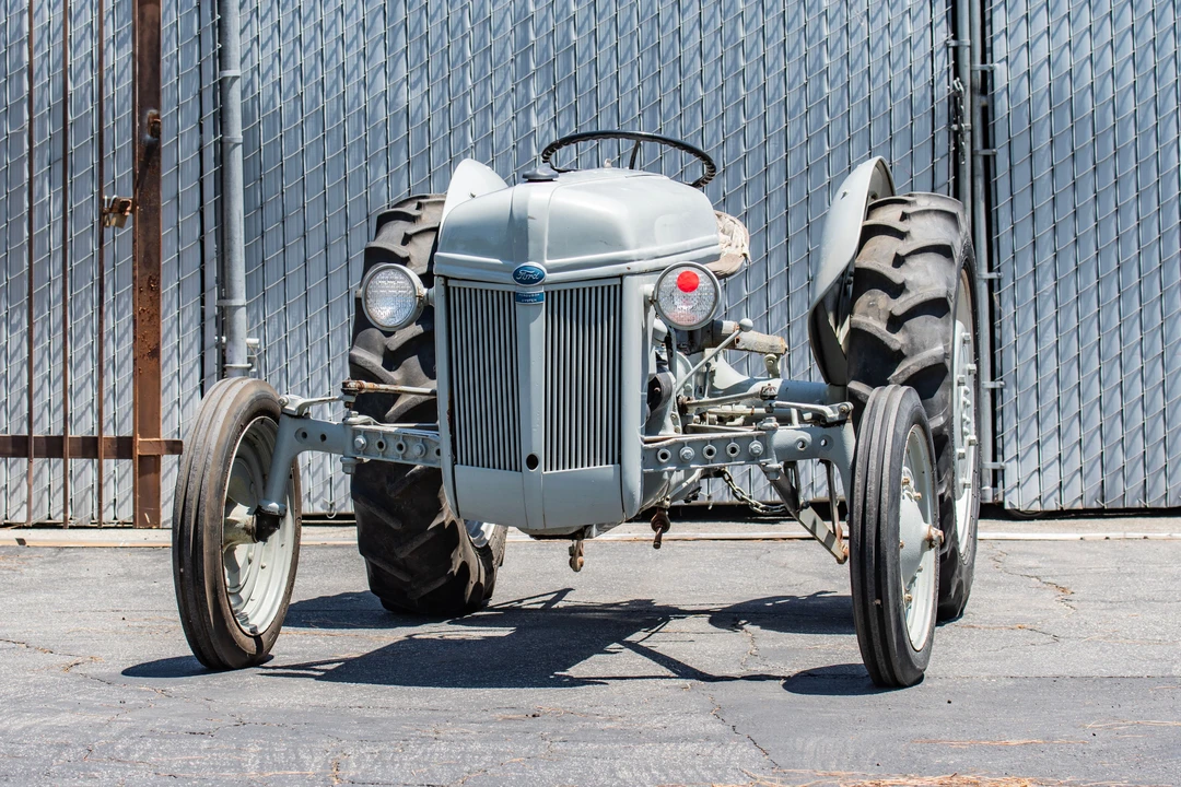 1947 Ford Tractor - Image 2 of 25