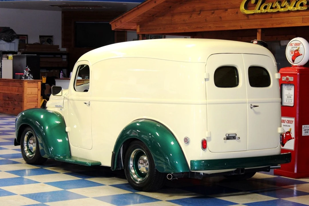 1947 International - Image 3 of 12