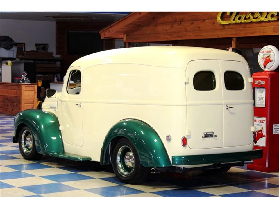 1947 International - Image 3 of 25
