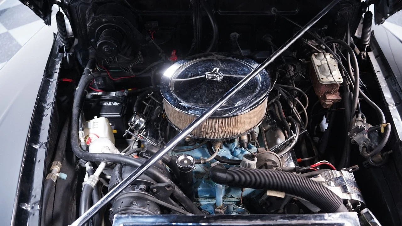 1947 Oldsmobile - Image 4 of 21