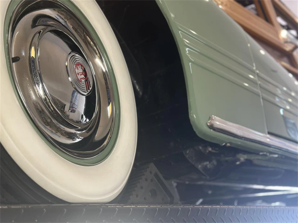1947 Pontiac - Image 8 of 12