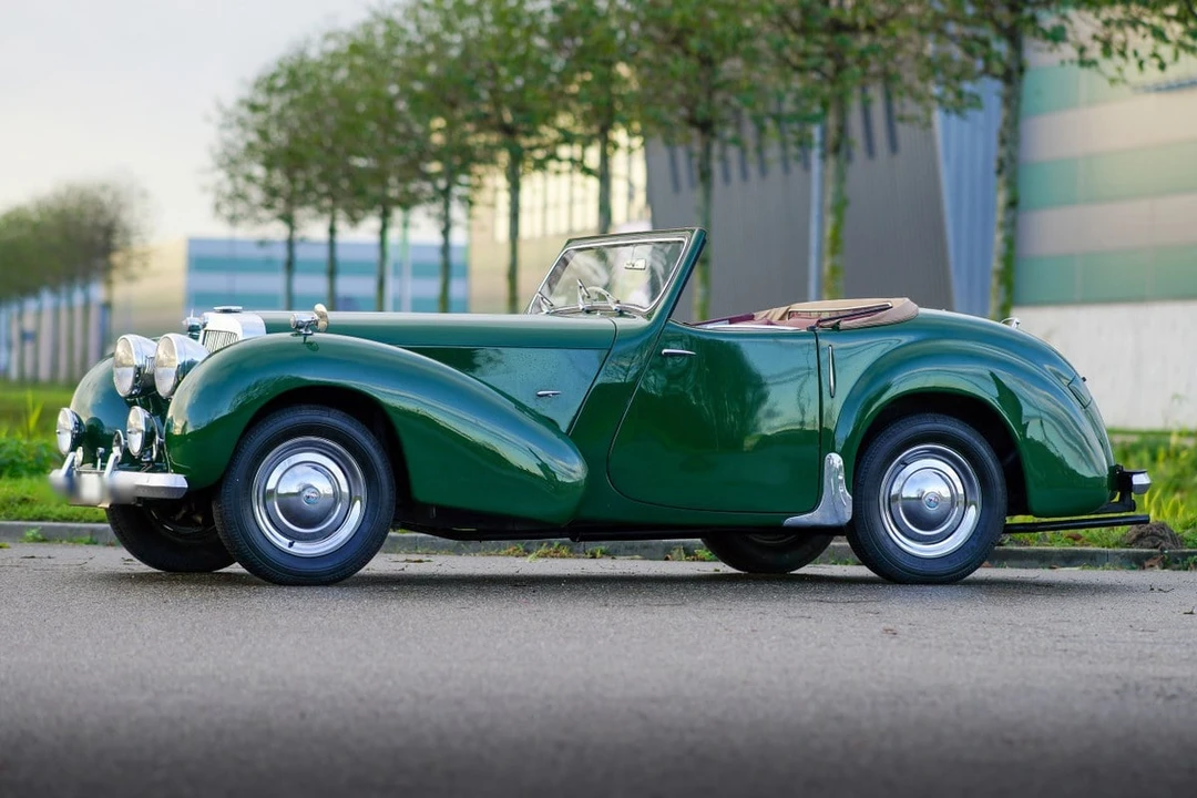 1947 Triumph 1800 Roadster - Image 3 of 30