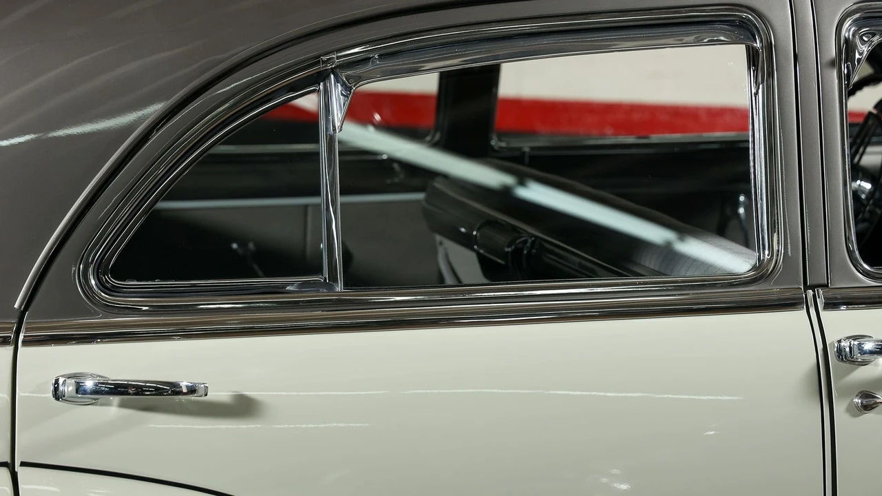 1948 Buick Roadmaster - Image 14 of 31