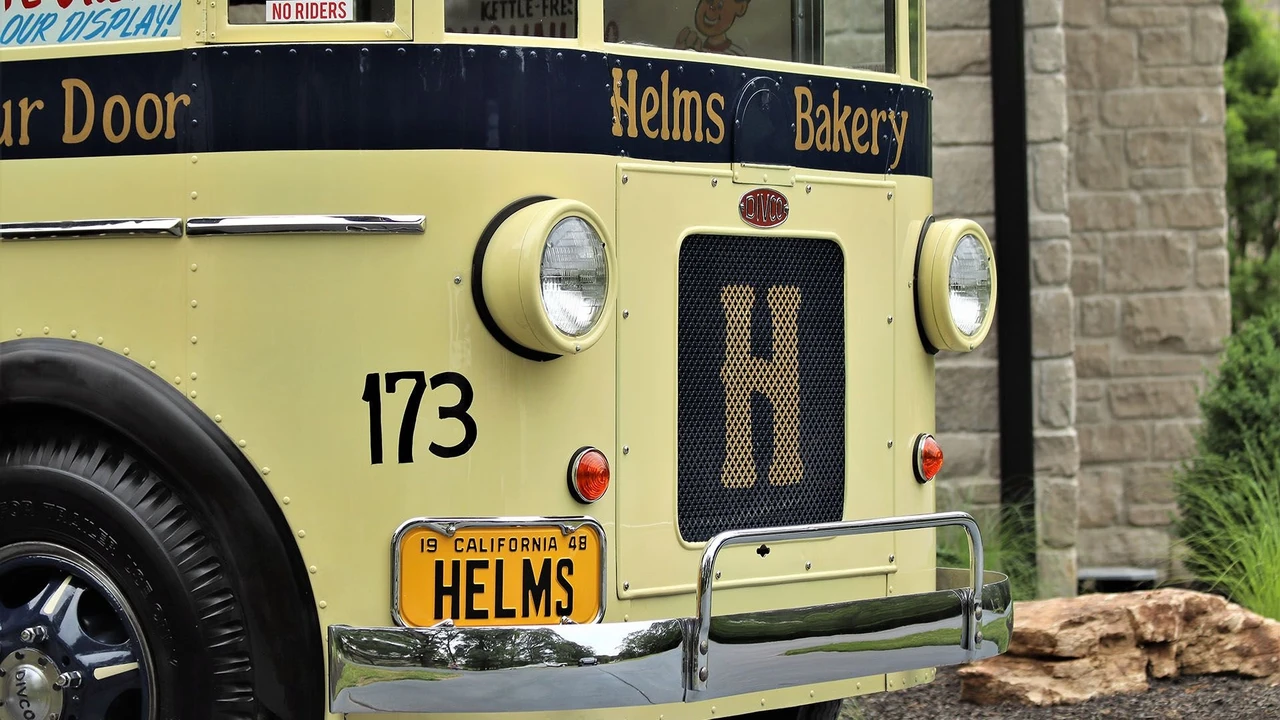 1948 Twin Coach - Image 7 of 20