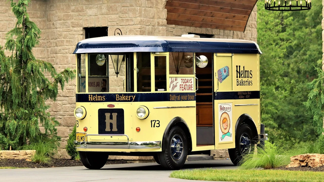 1948 Twin Coach - Image 9 of 20
