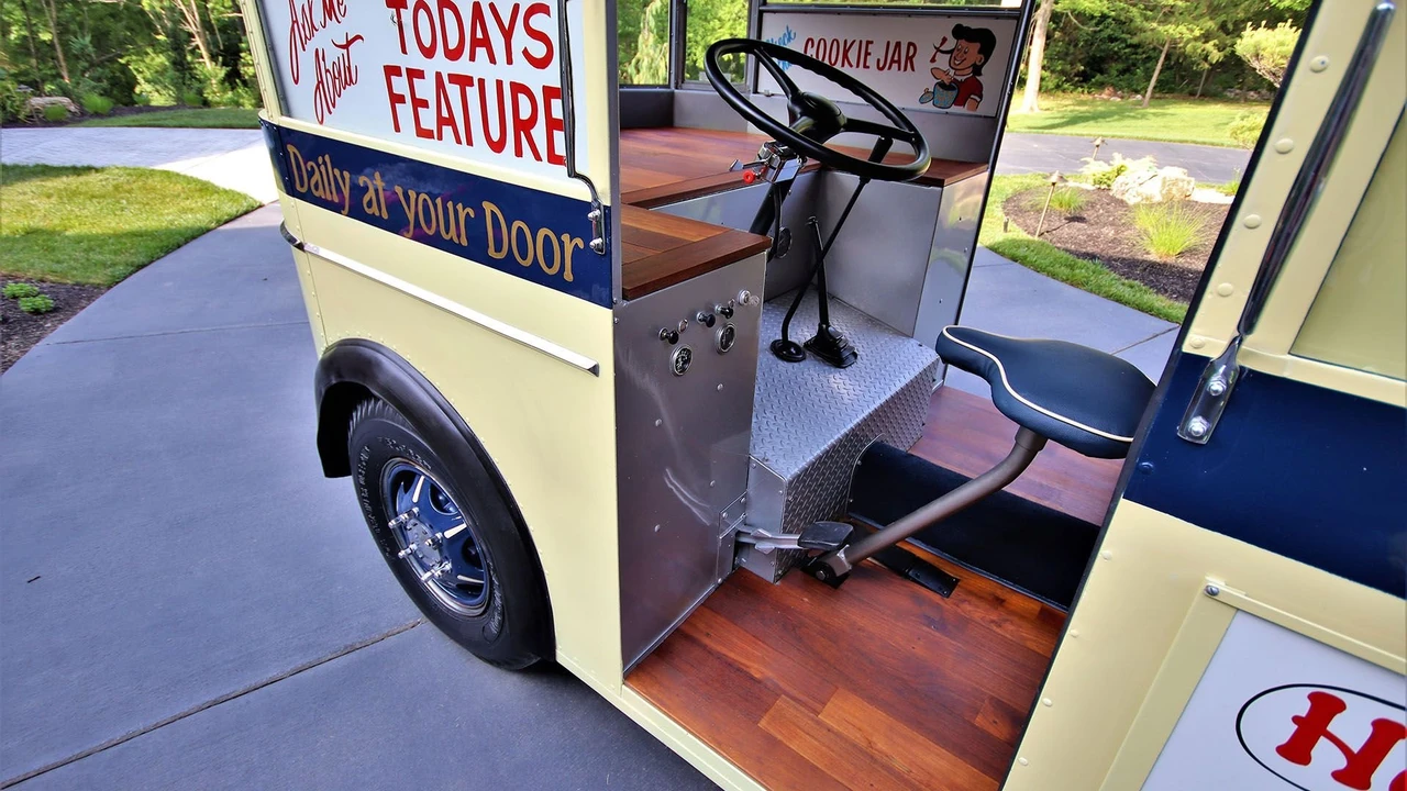 1948 Twin Coach - Image 4 of 20