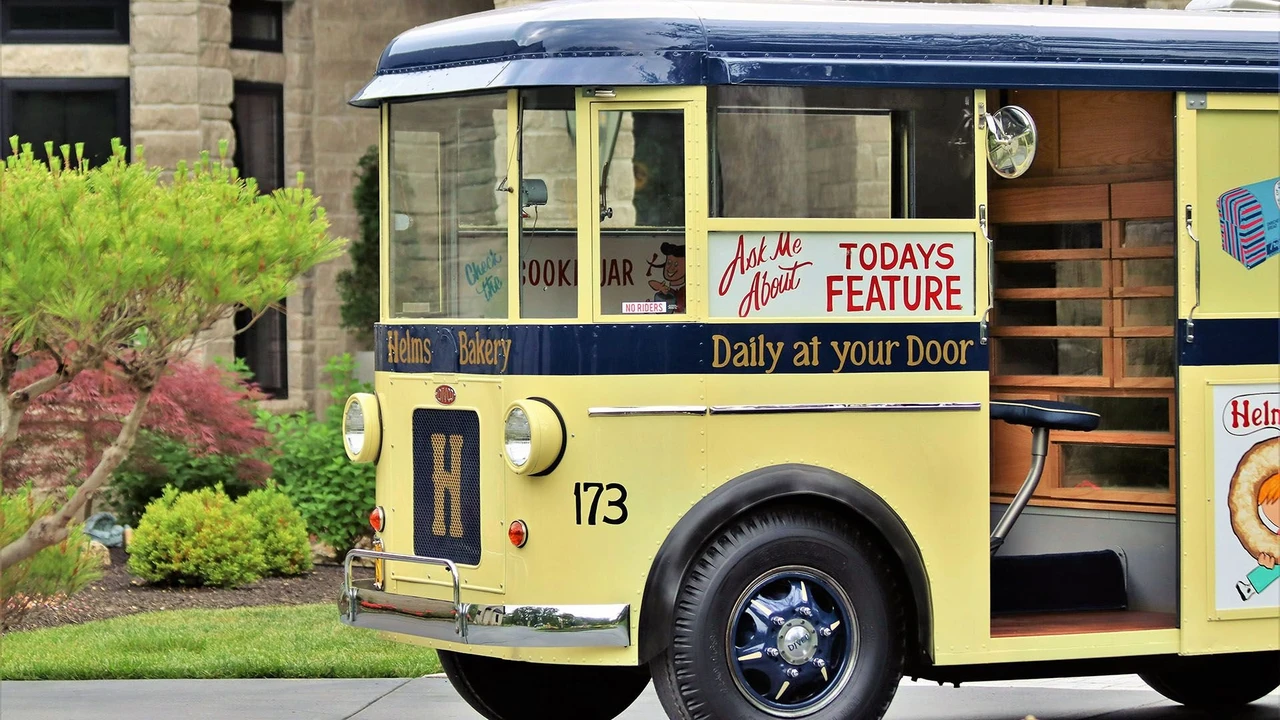 1948 Twin Coach - Image 8 of 20