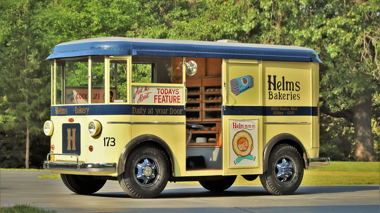 1948 Twin Coach - Image 11 of 20