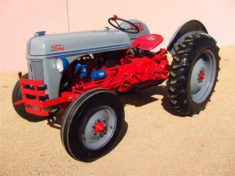 1948 Ford Tractor - Image 2 of 3