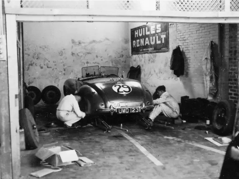 1949 Aston Martin DB1 & DB2 & DB2/4 & DB Mark III - Image 30 of 31