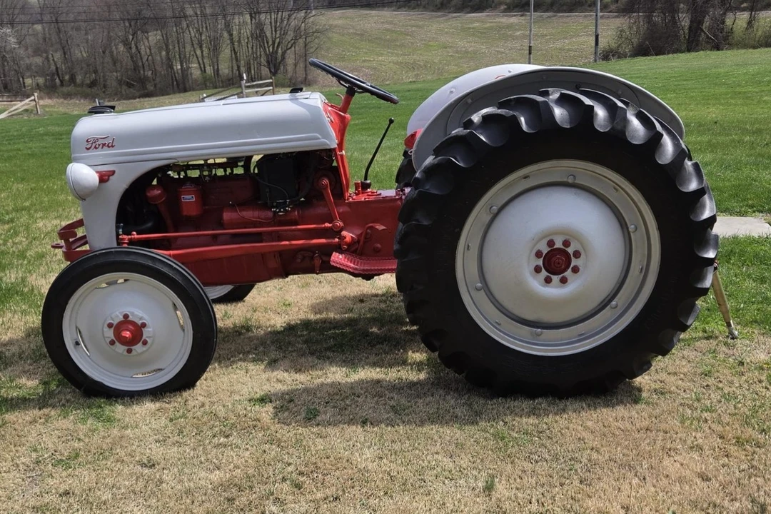 1949 Ford Tractor - Image 3 of 7