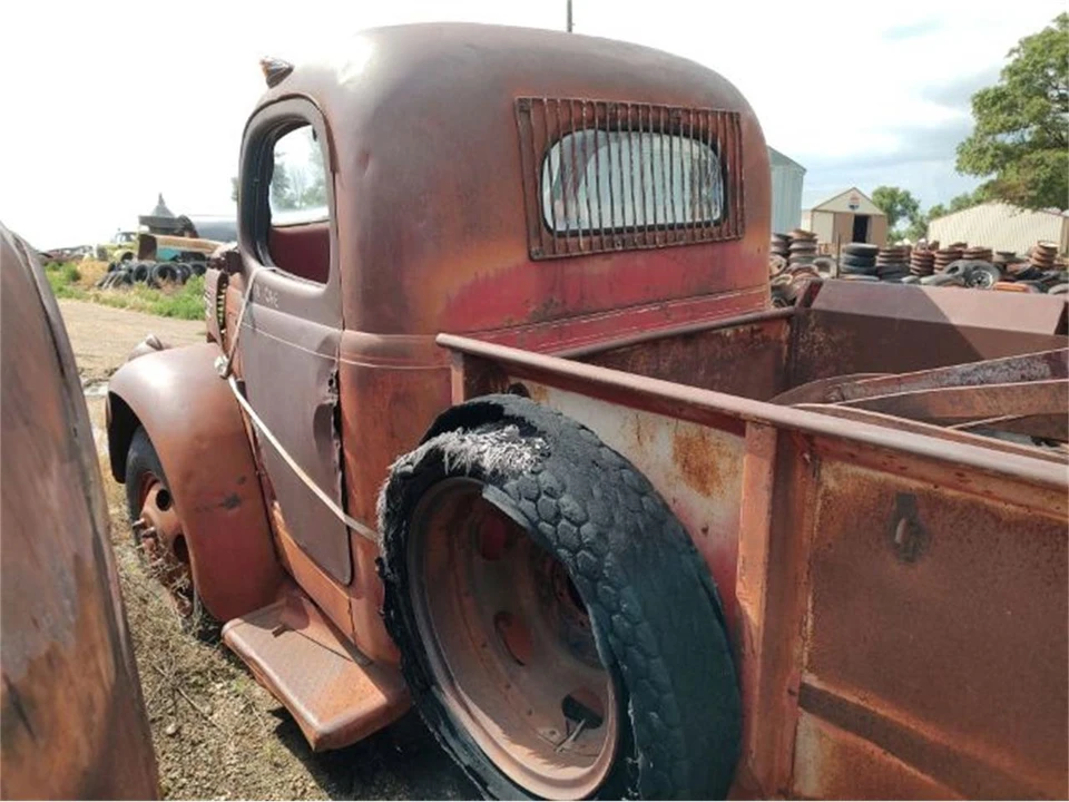 1949 Reo - Image 2 of 12