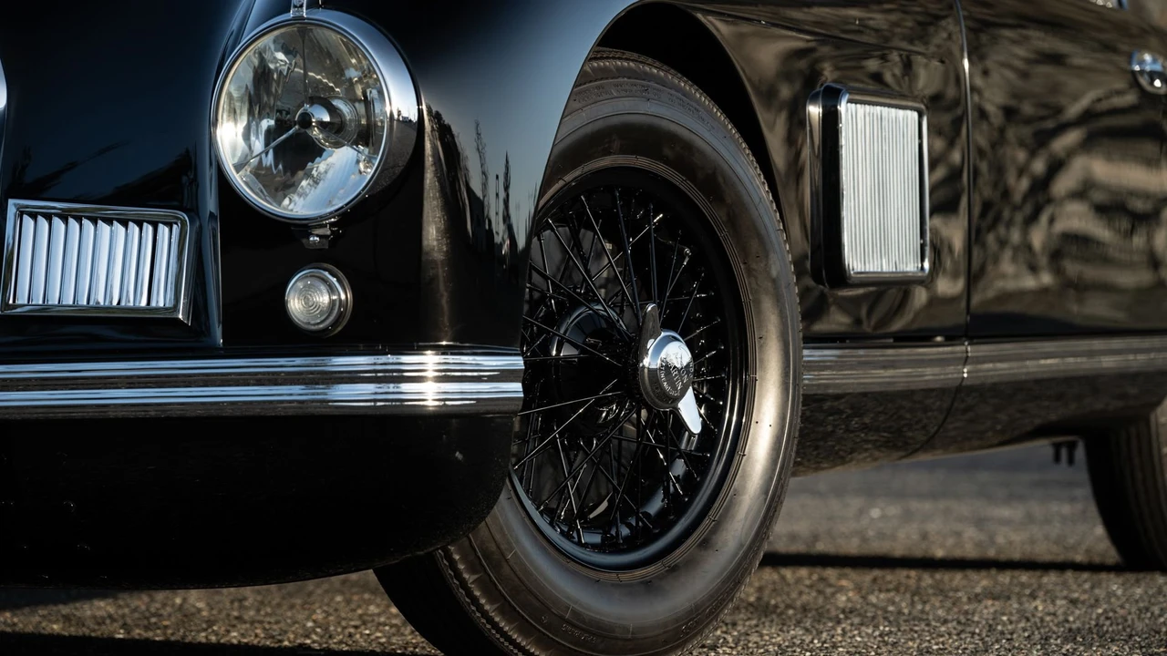 1950 Aston Martin DB1 & DB2 & DB2/4 & DB Mark III - Image 30 of 31