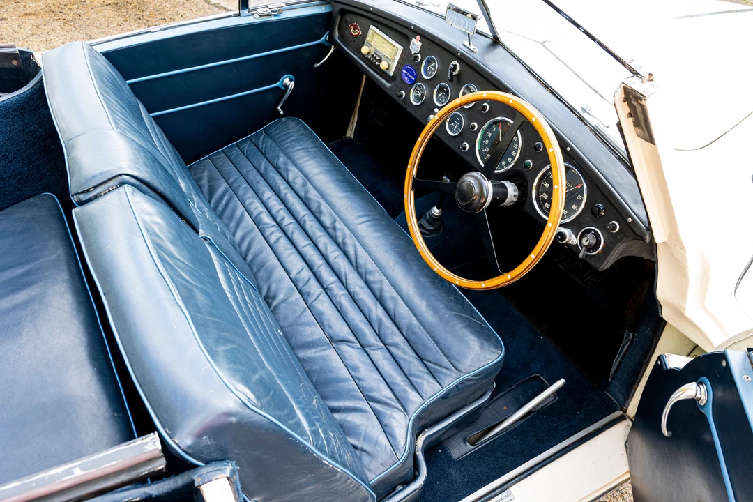 1950 Aston Martin DB1 & DB2 & DB2/4 & DB Mark III - Image 30 of 31