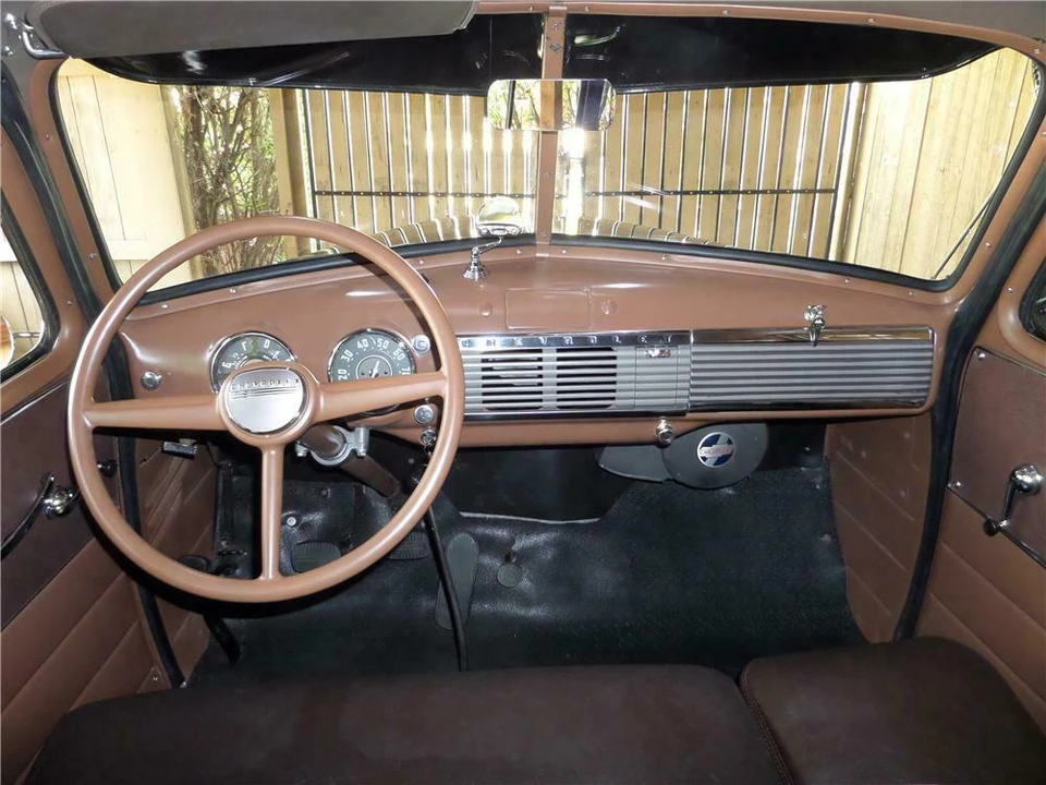 1950 Chevrolet Suburban 3rd Gen - Image 4 of 5
