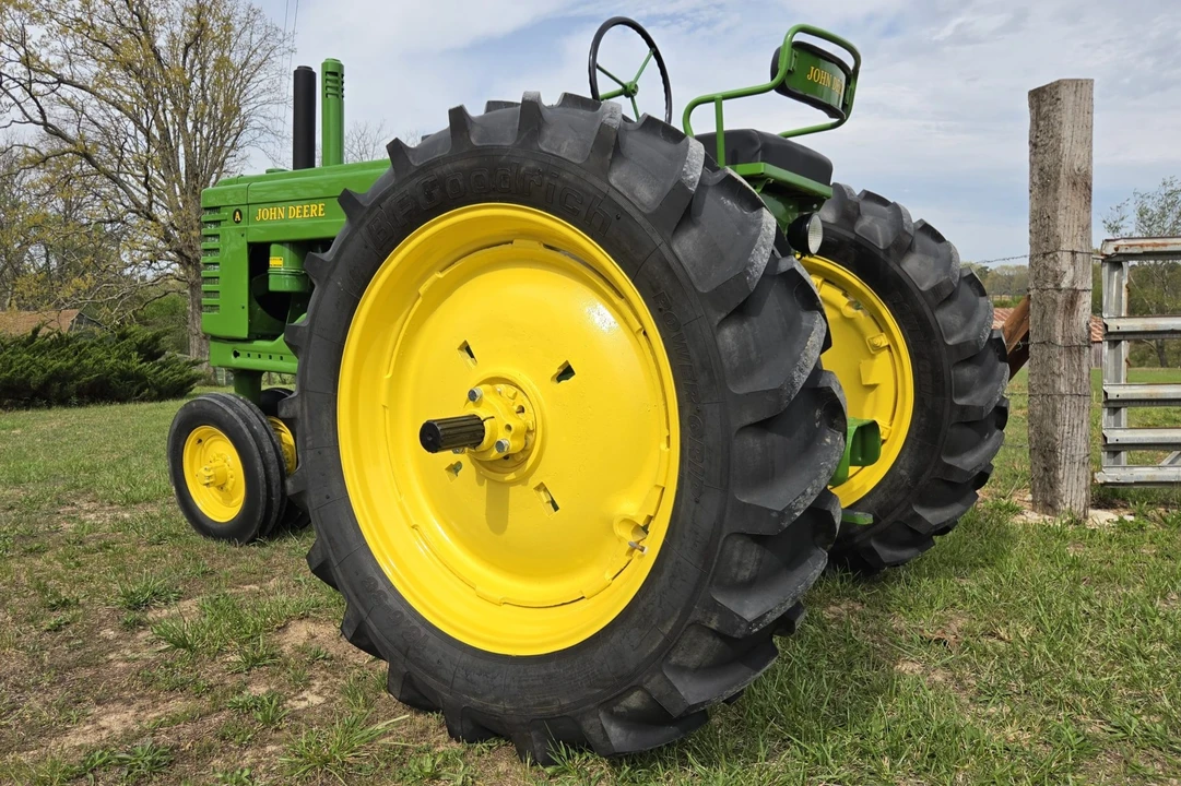 1950 John Deere - Image 2 of 9