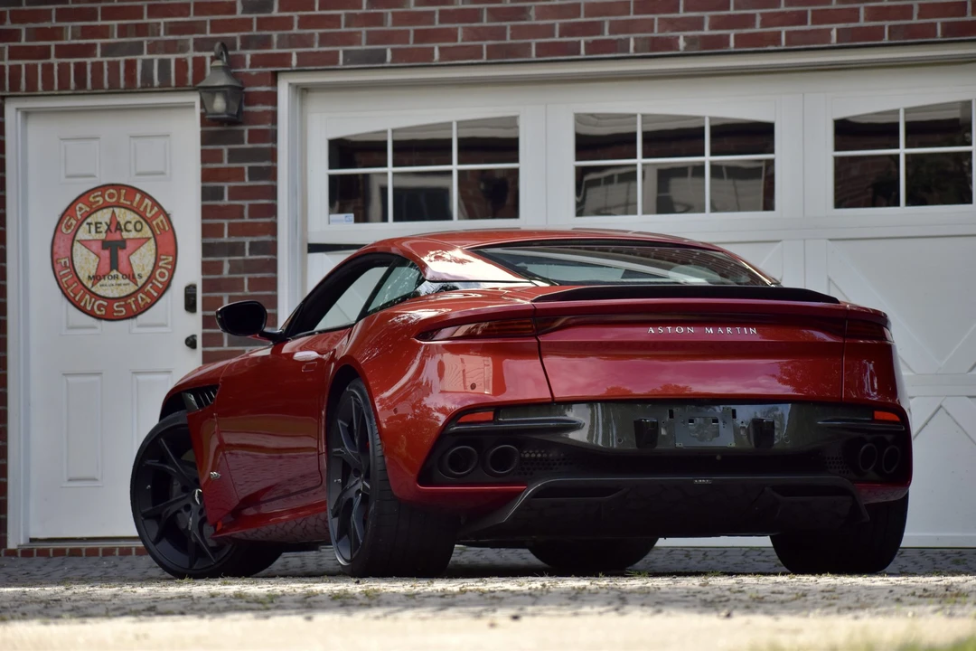 2019 Aston Martin DBS Superleggera - Image 22 of 31