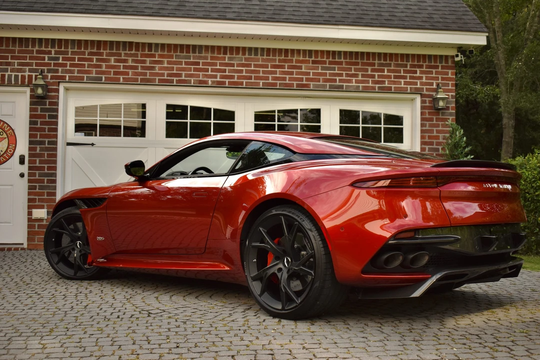 2019 Aston Martin DBS Superleggera - Image 18 of 31