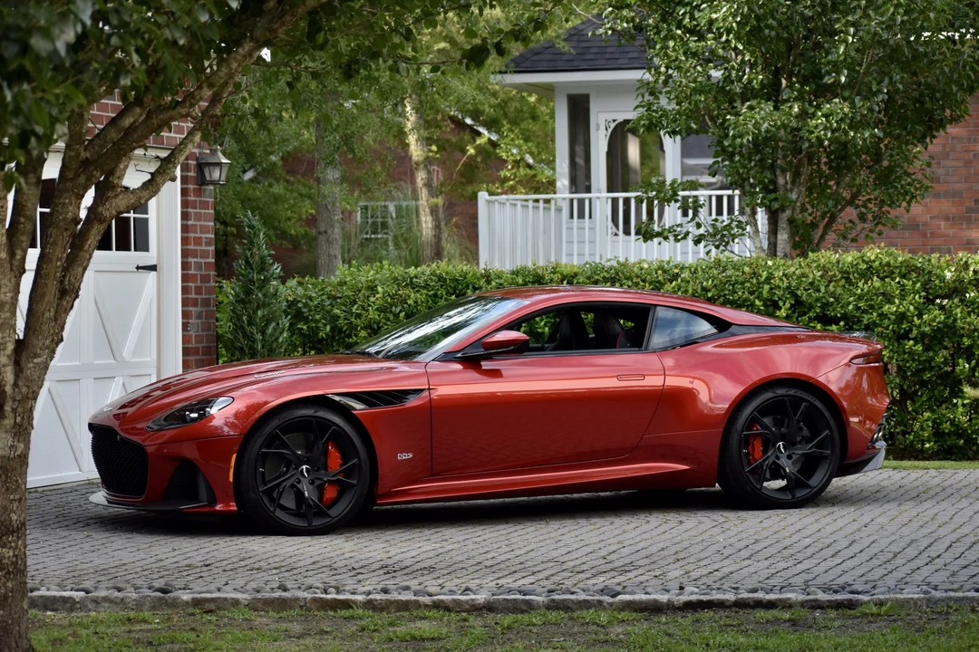 2019 Aston Martin DBS Superleggera - Image 12 of 31