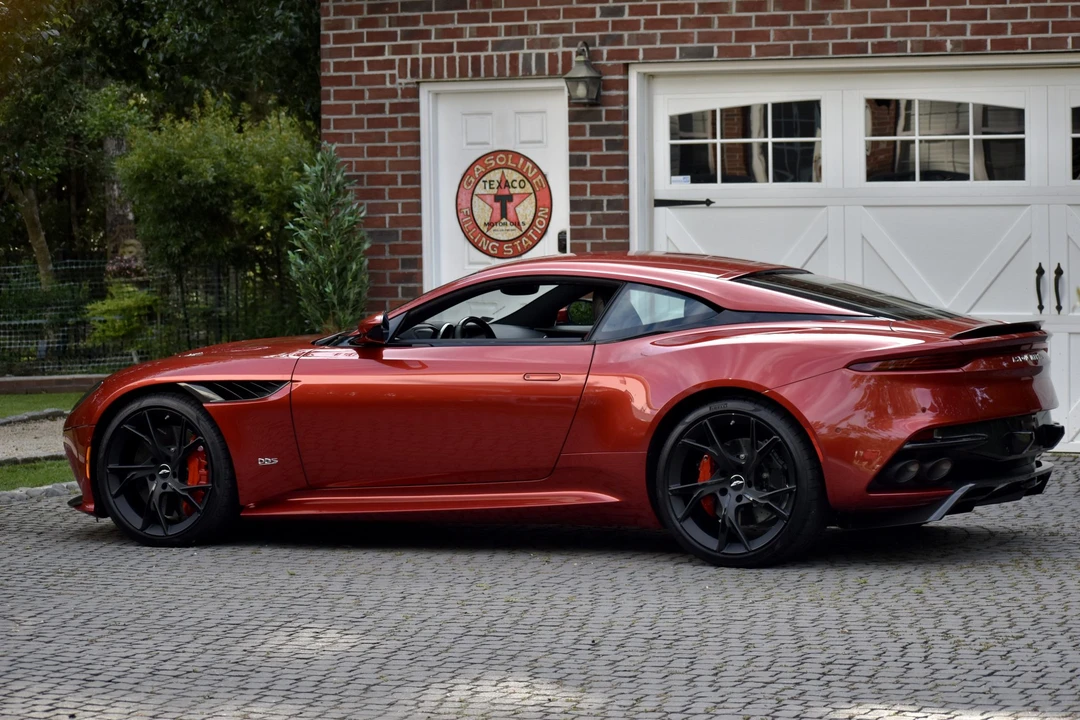 2019 Aston Martin DBS Superleggera - Image 15 of 31
