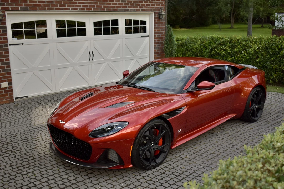 2019 Aston Martin DBS Superleggera - Image 9 of 31