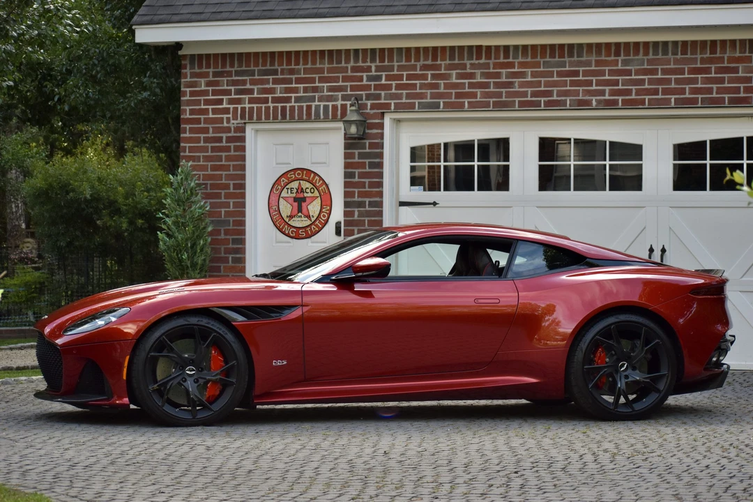 2019 Aston Martin DBS Superleggera - Image 13 of 31