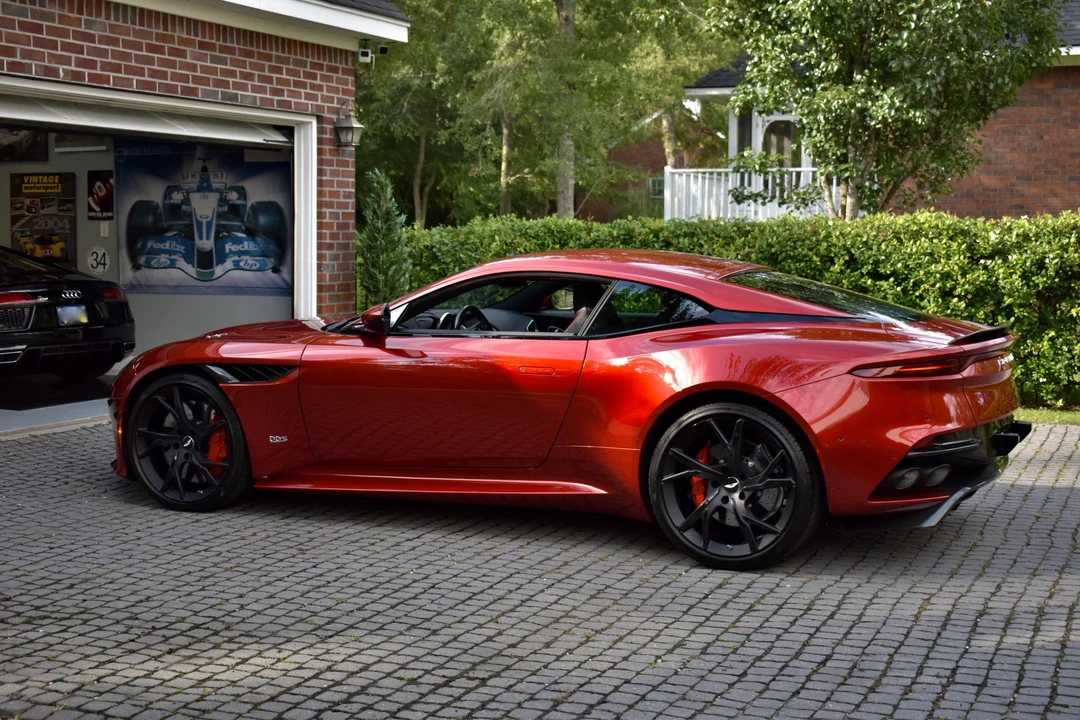 2019 Aston Martin DBS Superleggera - Image 17 of 31