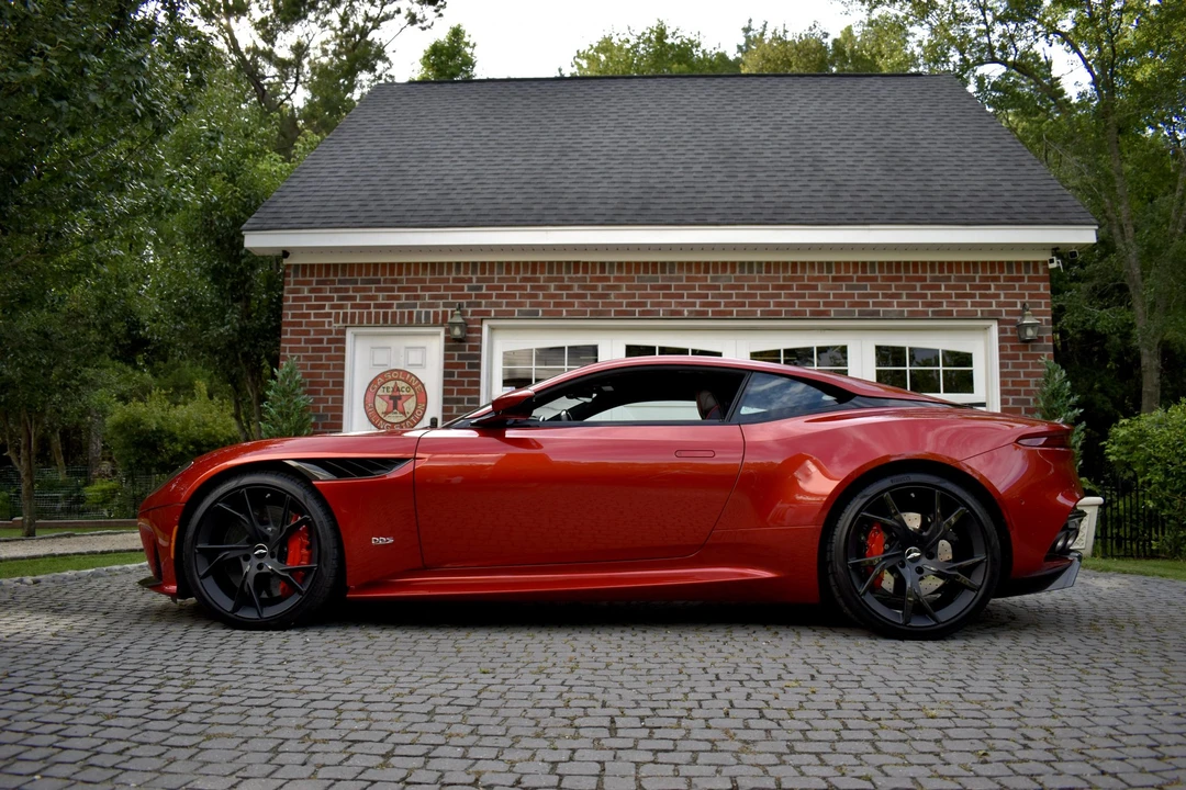 2019 Aston Martin DBS Superleggera - Image 14 of 31