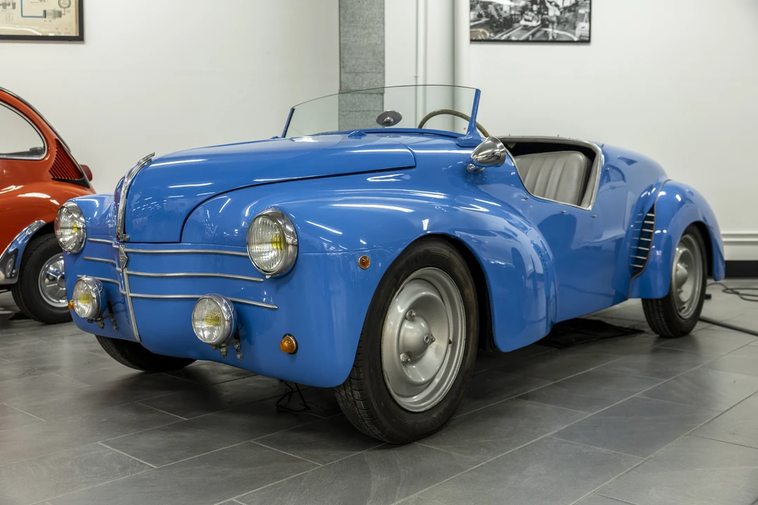 1950 Renault 4CV Convertible - Image 2 of 31