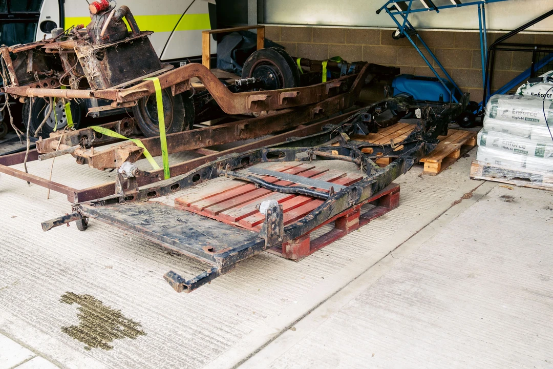 Alvis - Image 7 of 31