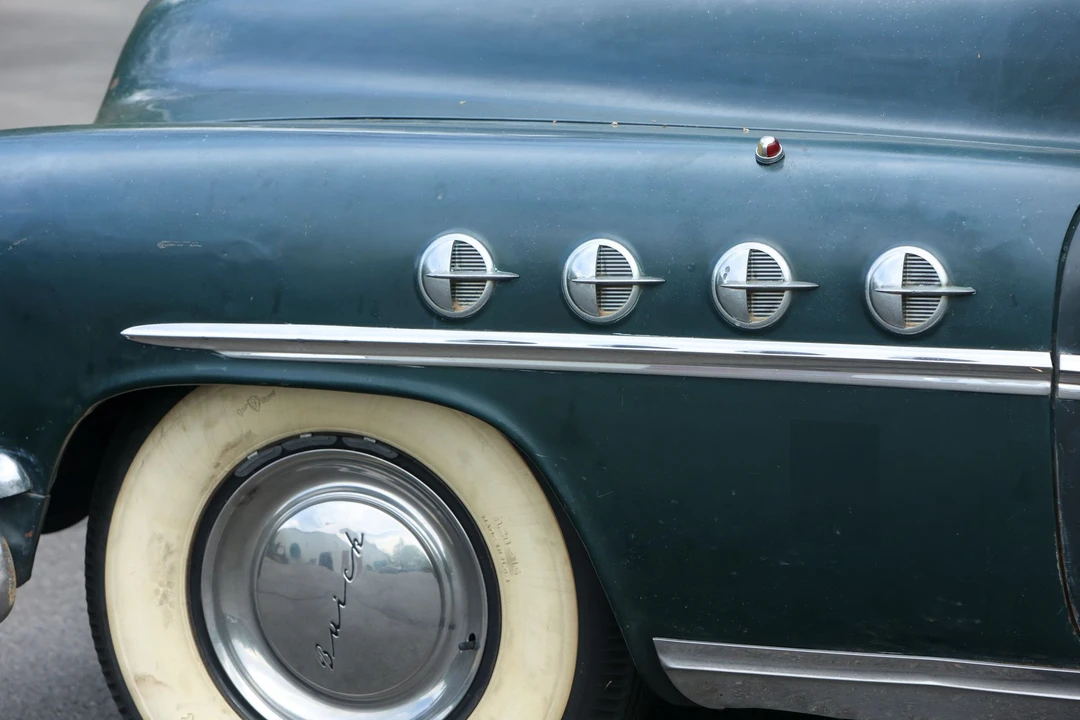 1951 Buick Roadmaster - Image 2 of 31