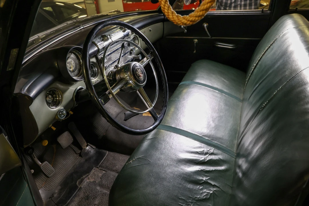 1951 Buick Roadmaster - Image 23 of 31