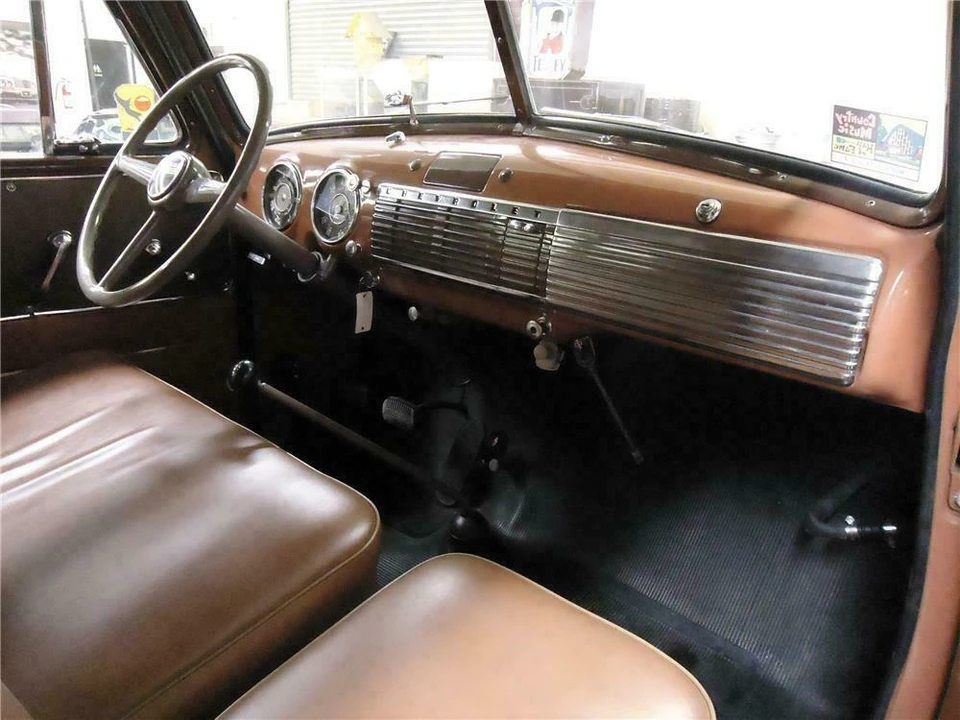 1951 Chevrolet Suburban 3rd Gen - Image 4 of 5