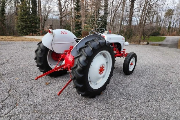 1951 Ford Tractor - Image 2 of 7