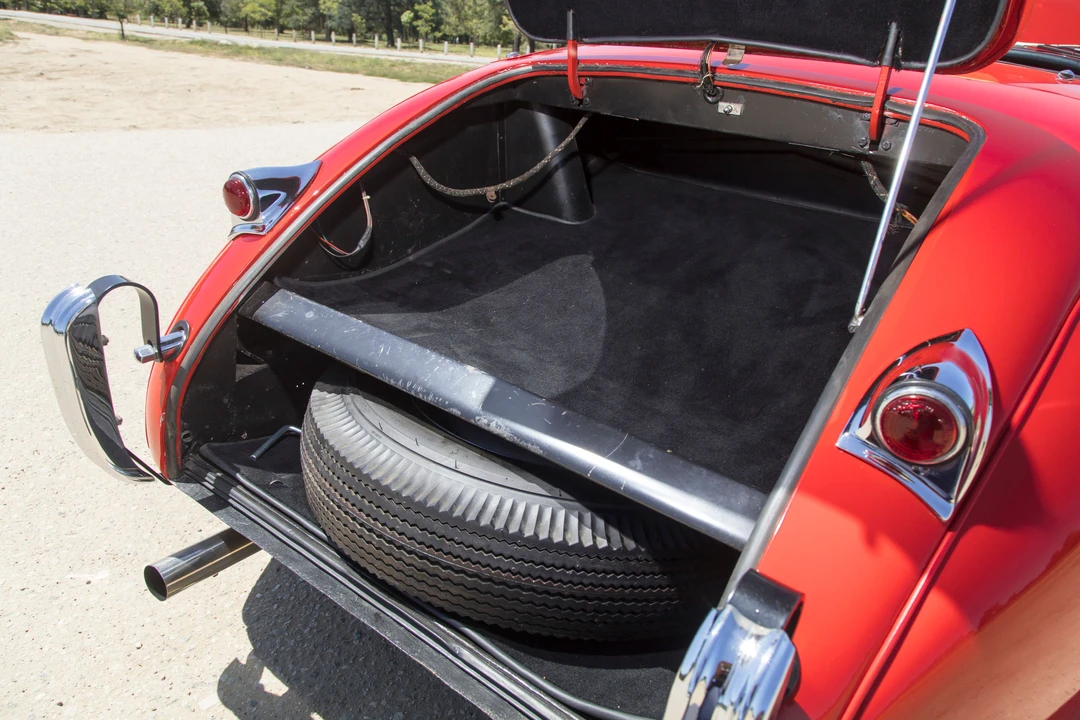 1951 Jaguar XK120 OTS Roadster - Image 8 of 31