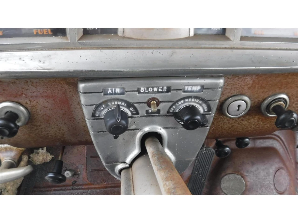 1951 Pontiac Chieftain - Image 27 of 31