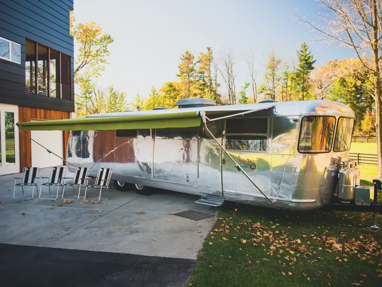 1951 Spartan - Image 2 of 31