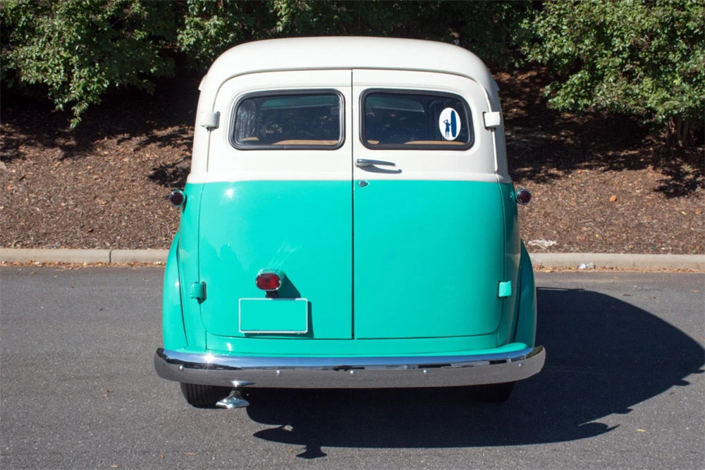 1952 Chevrolet Suburban 3rd Gen - Image 5 of 5